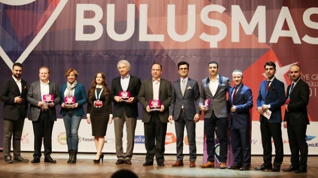 Türkiye Gençlik Ödülleri Sahiplerine Verildi