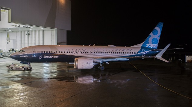 Boeing Yeni Uçağı 737 MAX 8’i Tanıttı