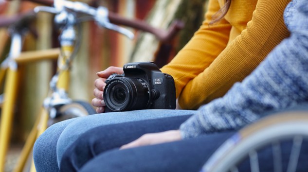 Canon EOS Ailesine 2 Yeni Hızlı DSLR Fotoğraf Makinesi
